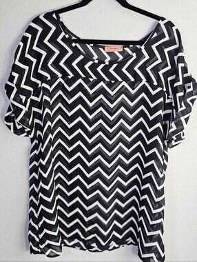 Spoiled Black White Chevron Sheer Blouse Top Plus Size 1X Short Sleeve Flowy